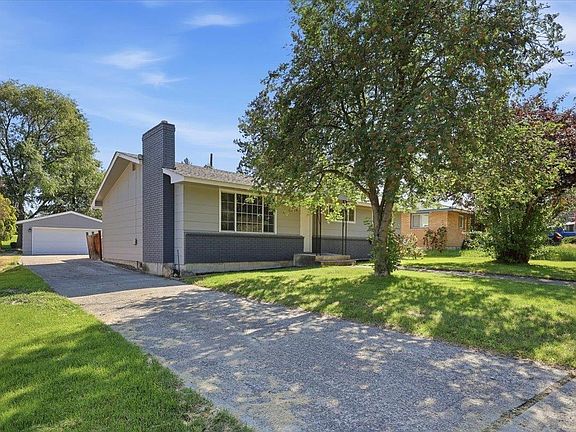 3rd image of 724 W Carolina Way
