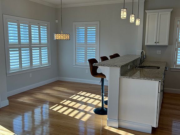 5th image of 44 Railroad Ave #1