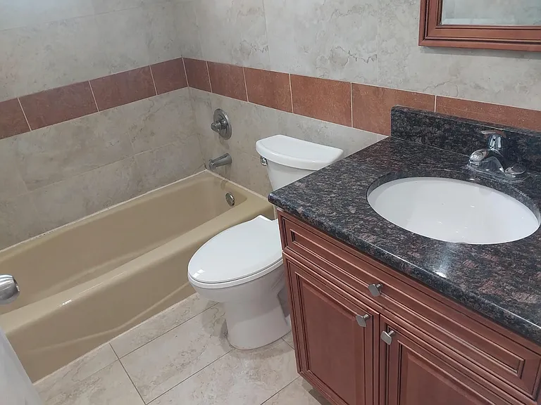 629 W 65th St #6 — Photo 10