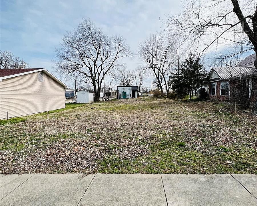 2nd image of 309 W 3rd St