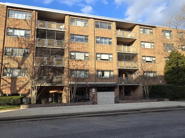 100 Clinton Avenue #3W, Mineola, NY 11501
