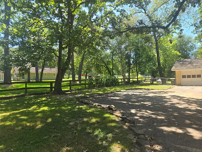 1204 Apache Dr — Photo 3