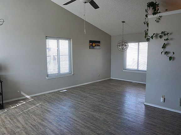 4th image of 375 Putnam Dr