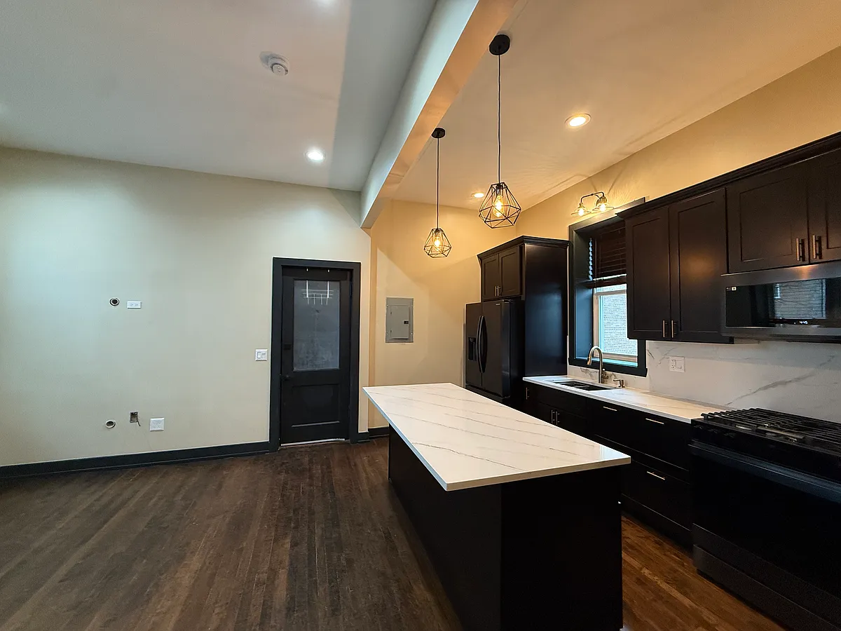 Building Photo - 2400 S 57th Ave #1W
