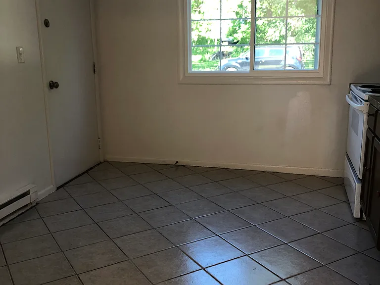 303 Wilshire Dr #2 — Photo 3