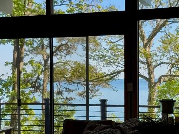 12578 Algonquin Trl, Lusby, MD 20657