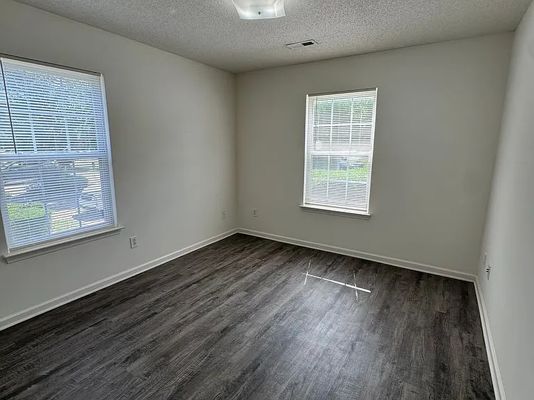 132 Springwood Ln — Photo 11