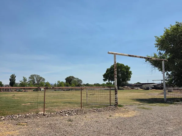 9 La Paloma Ct, Belen, NM 87002