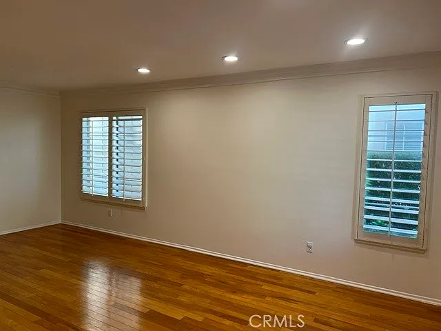 28 Granada — Photo 2