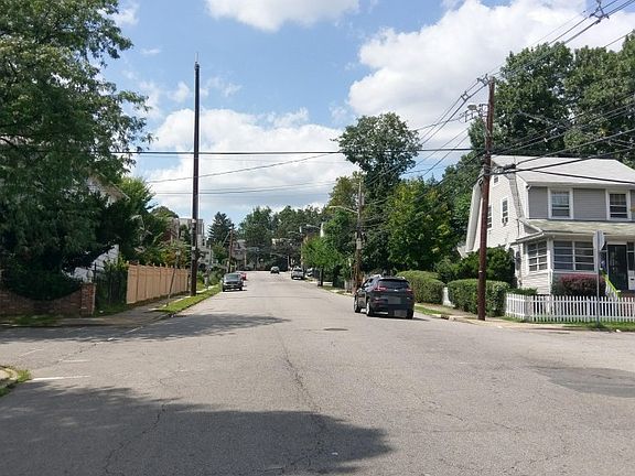 4th image of 1052 18th Ave