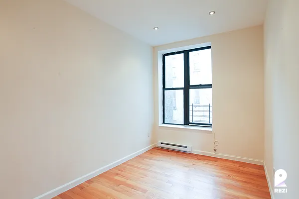 Rented by REZI | media 22