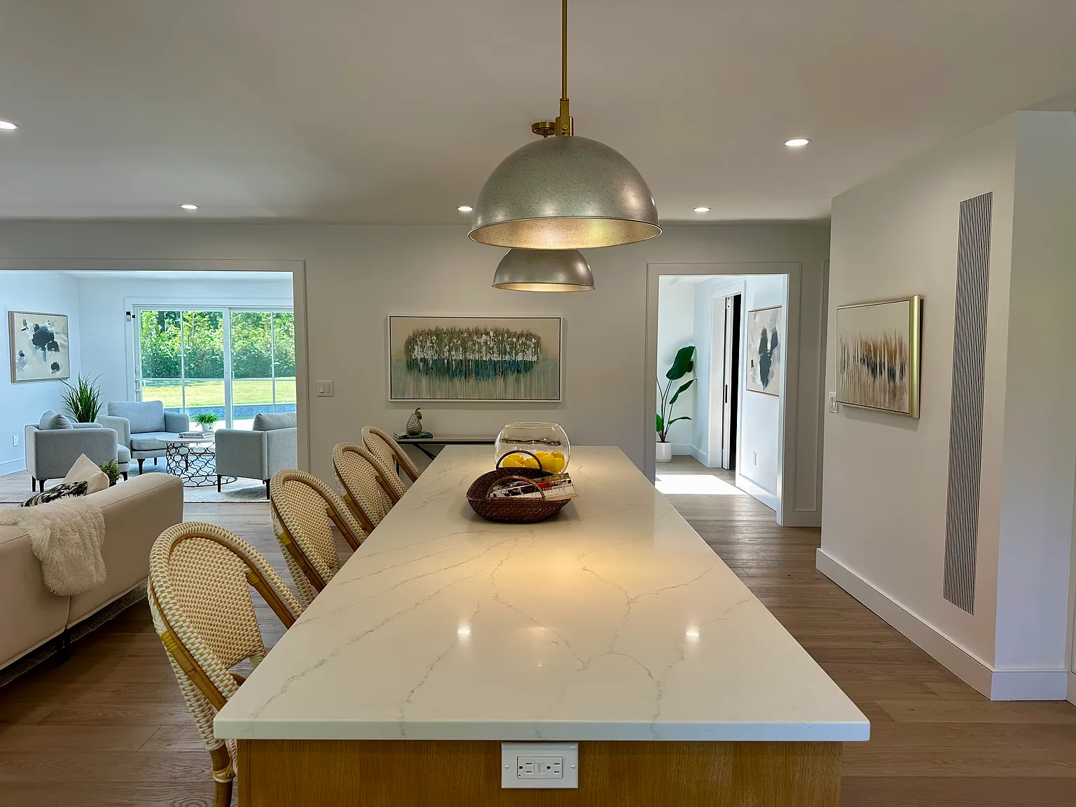 4 bed, 3.5 bath, 3300 sqft, $9,500 — Photo 2