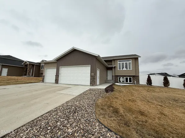 4600 Normandy St, Bismarck, ND 58503