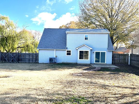 3rd image of 2193 Oakmont Ave