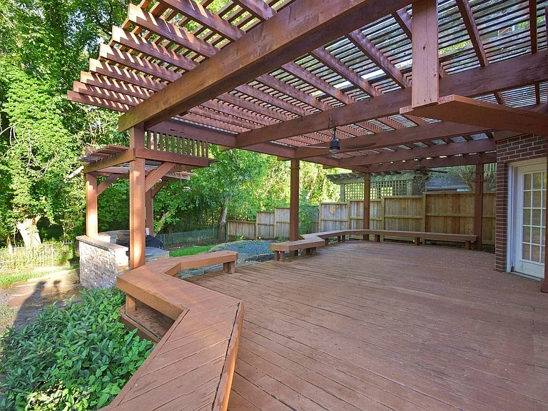 4307 Lakeshore Forest Dr — Photo 33