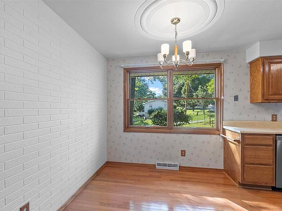 4th image of 1417 N Henderson St