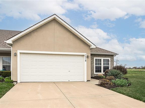 2nd image of 1218 Villa Ln