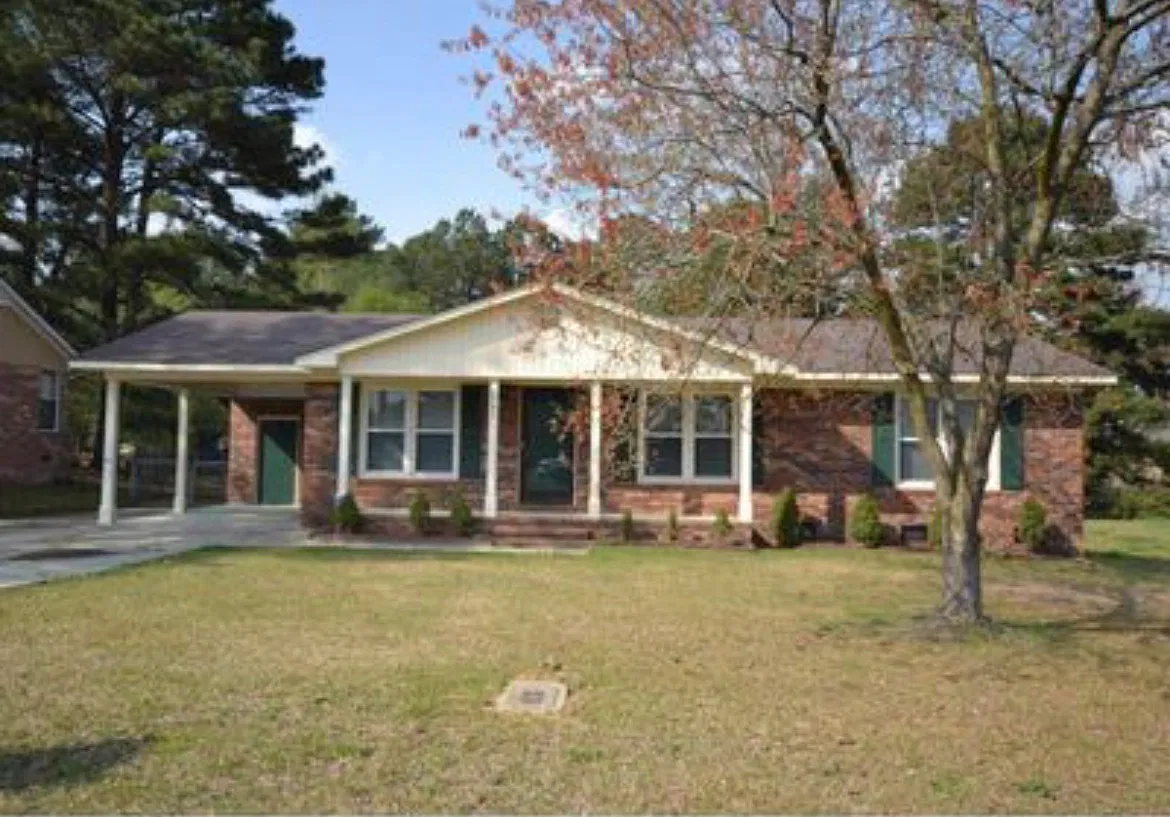 3 bed, 1350 sqft, $1,800 — Photo 1