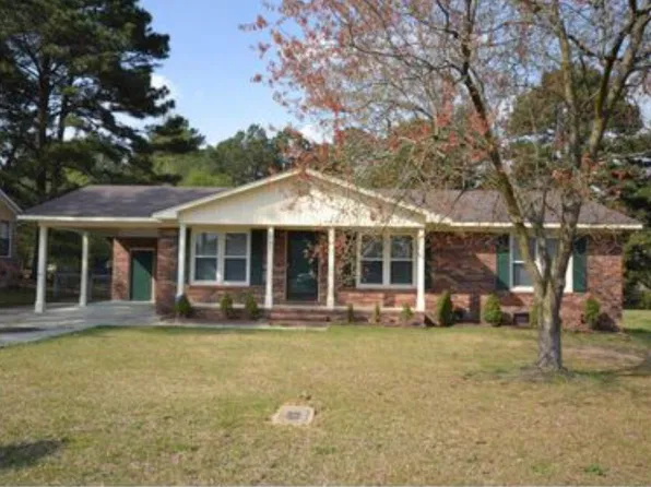 6742 Seaford Dr, Fayetteville, NC 28314