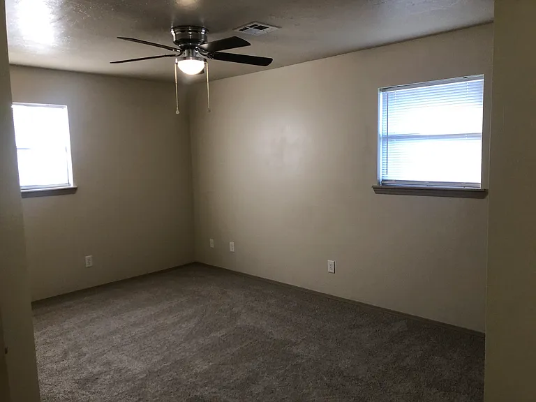 809 W Chickasaw Ln — Photo 4