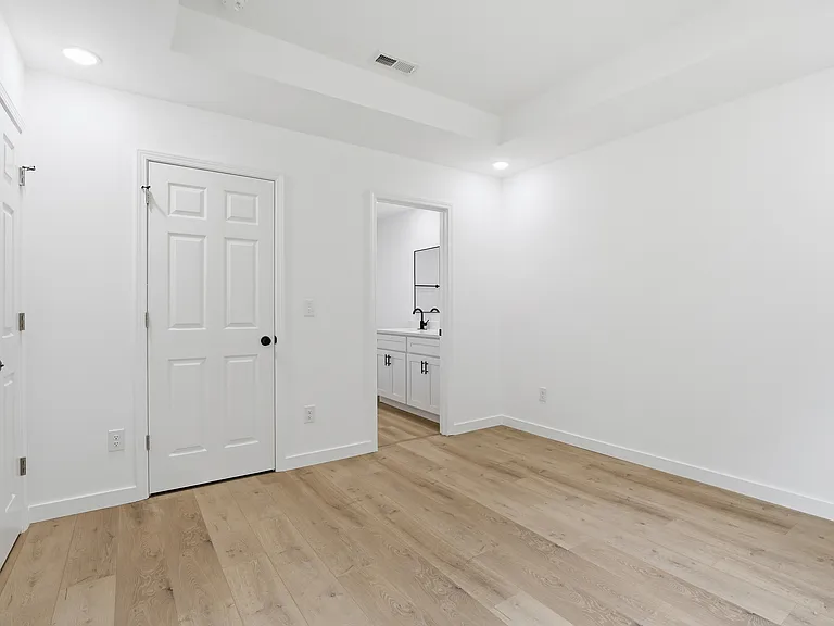 16 Poplar St — Photo 6