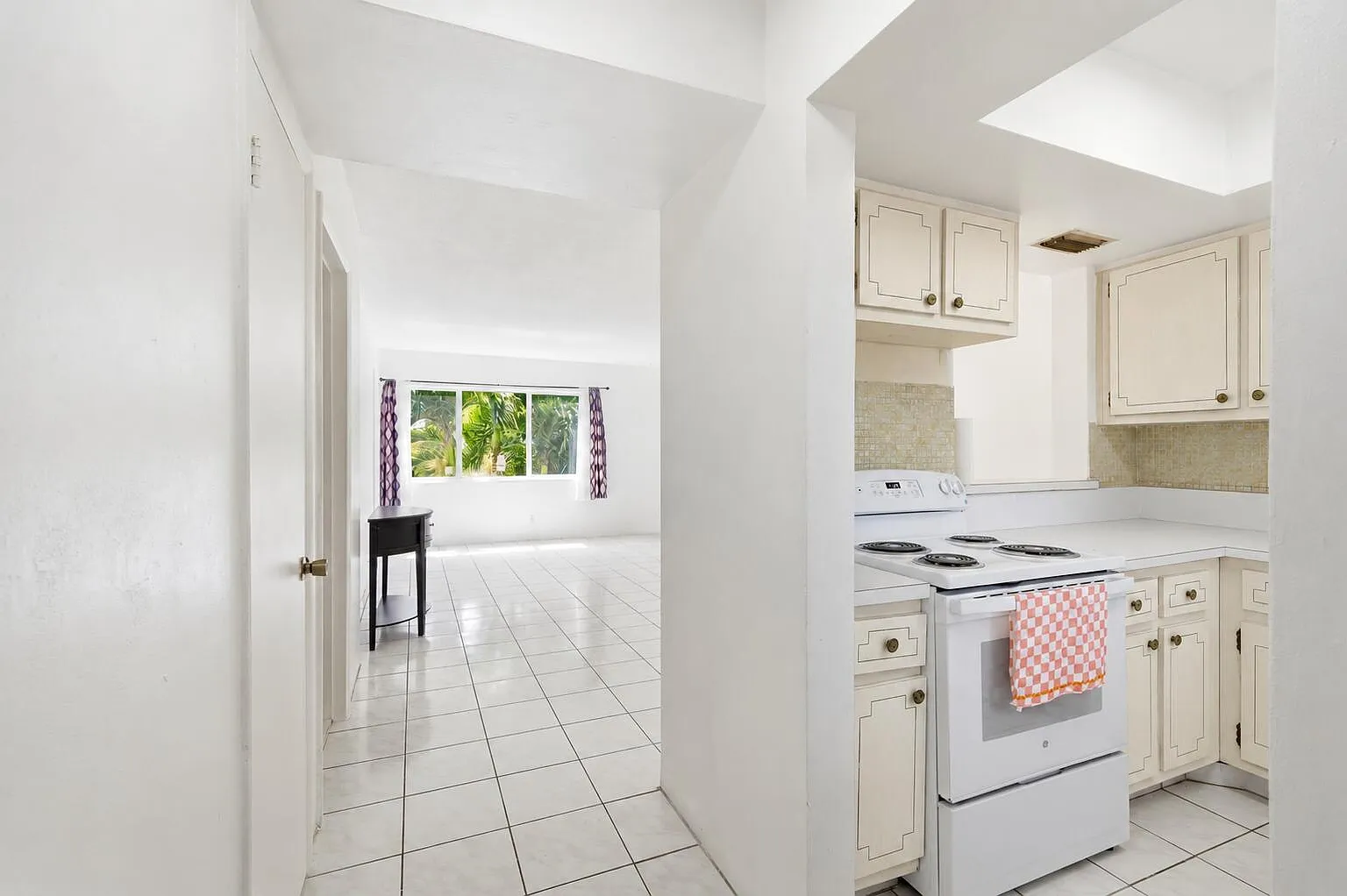1 bed, 1.0 bath, 678 sqft, $1,350 — Photo 3