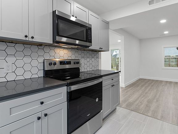 5th image of 6 Roundwood Ln