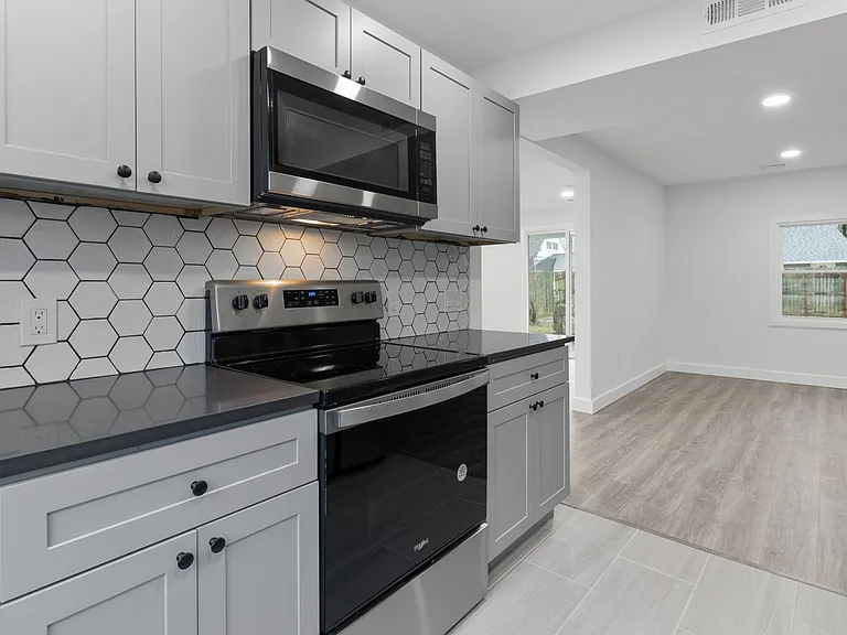 6 Roundwood Ln — Photo 8