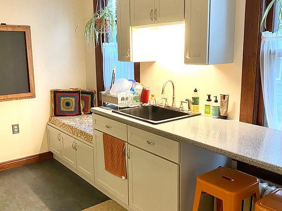3rd image of 75 Grove Ave #1
