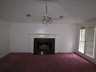 1st image of 210 Evelyn St