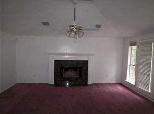 210 Evelyn St, Desoto, TX 75115