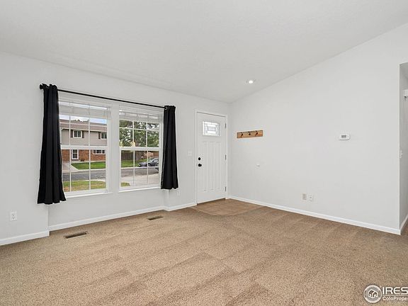 4th image of 915 Banyan Ct