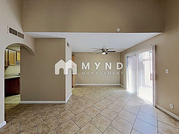 4th image of 944 S Valencia Unit 28