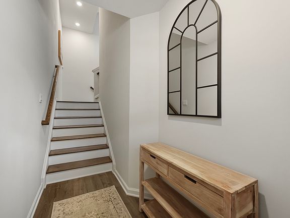 2nd image of 19 Autumn Park Ct