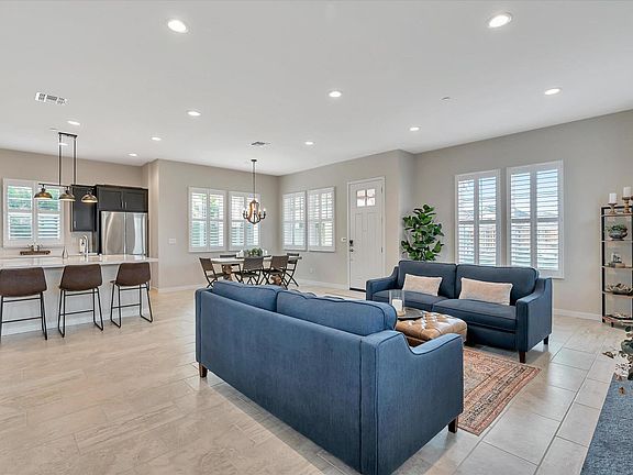 4th image of 318 Caulfield Lane