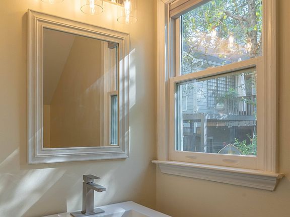 2nd image of 7 Park Ave SE