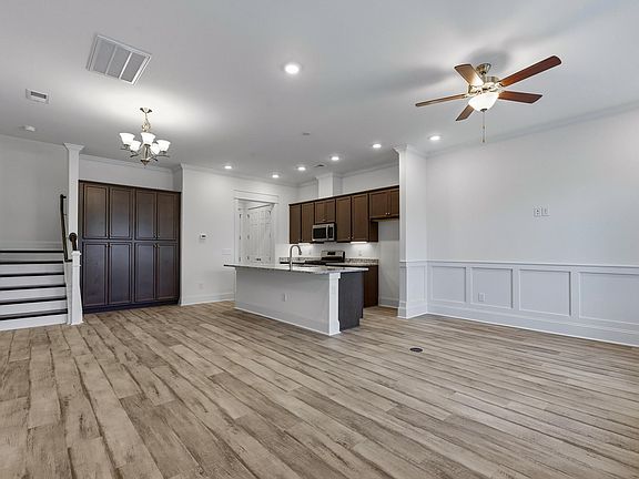 3rd image of 965 Hackler St. #D