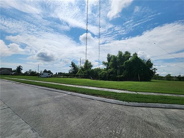 2nd image of 704 Daryl Dr