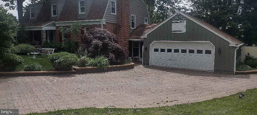1st image of 205 Edgewood Dr