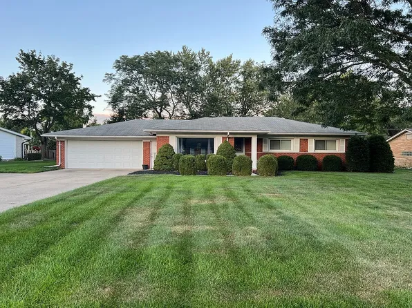 52070 Honeysuckle Dr, Shelby Township, MI 48316