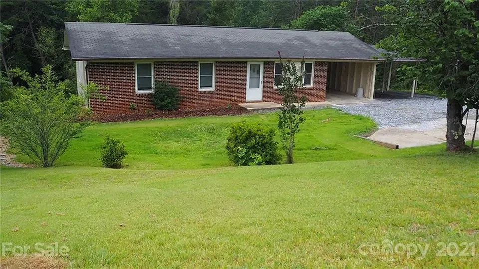 3 bed, 1008 sqft, $1,800 — Photo 1