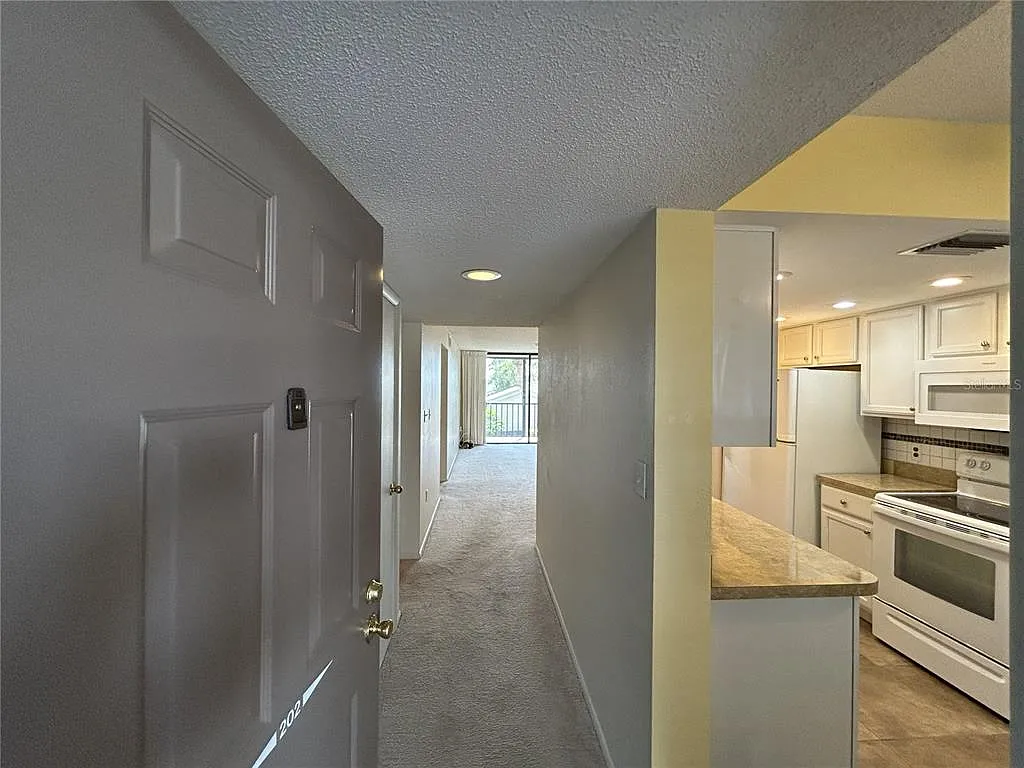 1316 Pasadena Ave S — Photo 4