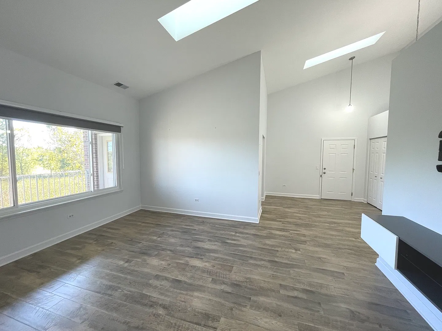 2 bed, 1200 sqft, $2,325 — Photo 4