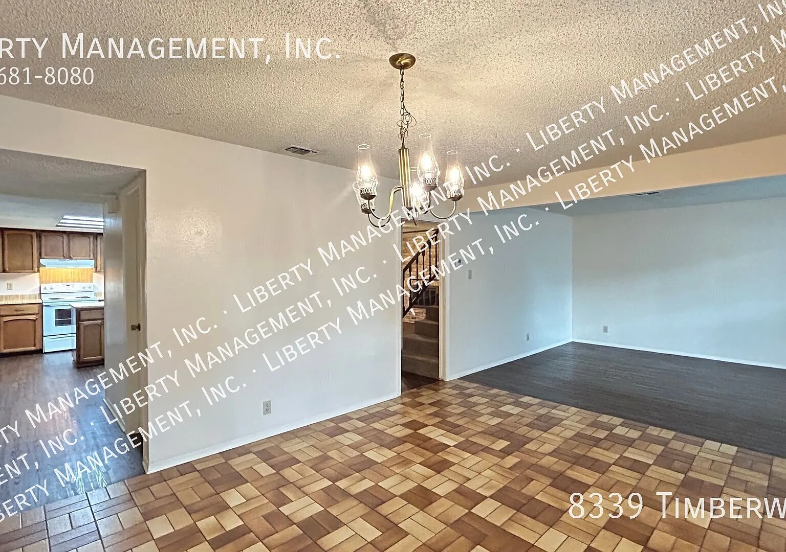 Great 4 Bedroom, 2.5 Bath Home in the Established Neighborhood of Silver Creek — Photo 1