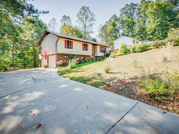 3rd image of 803 Seven Oaks Dr