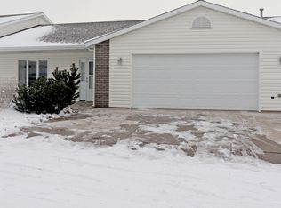 1113 Lakota Ln, Bismarck, ND 58504