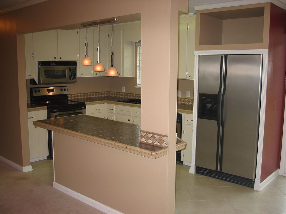 Gourmet kitchen