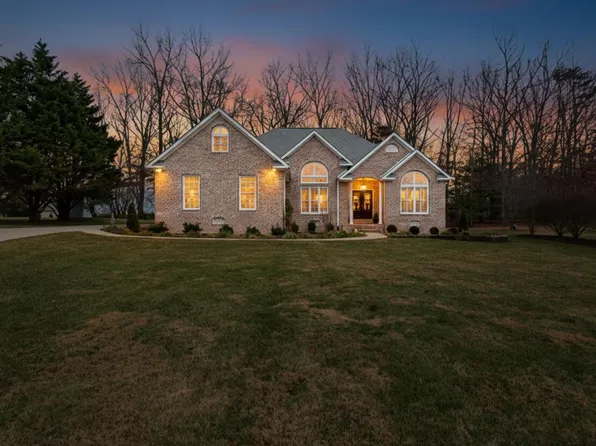 233 Dove Dr, Crossville, TN 38555