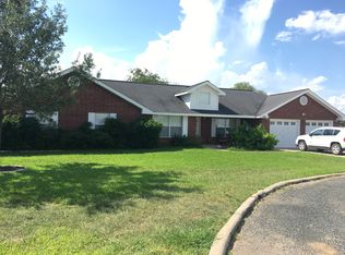 189 Plainview Dr, Poth, TX 78147