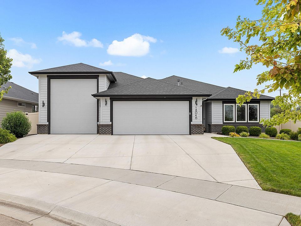 1st image of 18046 N Fallspring Pl